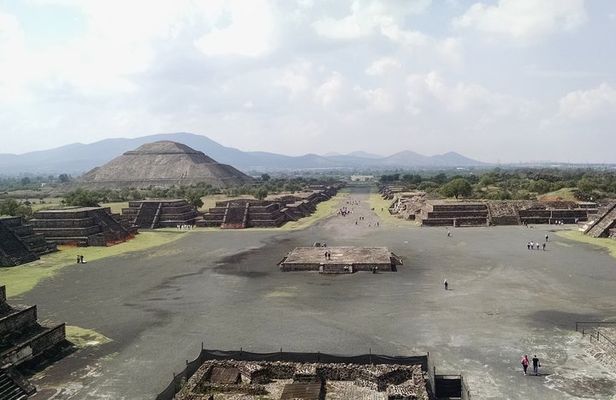 Teotihuacan pyramids from San Miguel de Allende