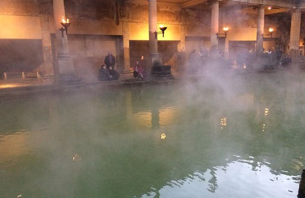 Private Full-Day Tour of Stonehenge and Bath from London