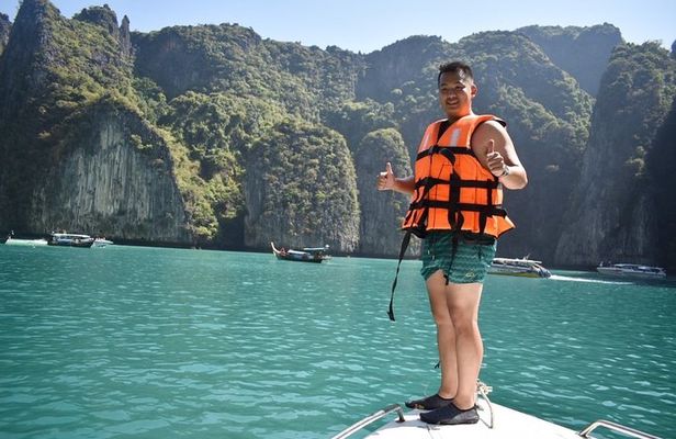  Best of Phi Phi Island Adventure Day Tour with Lunch from Phuket