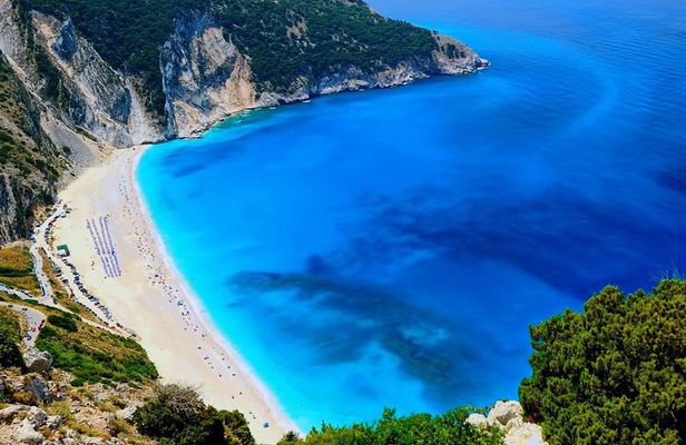 Cruise along the coast of Kefalonia with lunch and wine