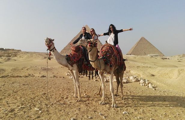 Private Tour to Giza Pyramids, Sphinx with Camel Ride and Lunch