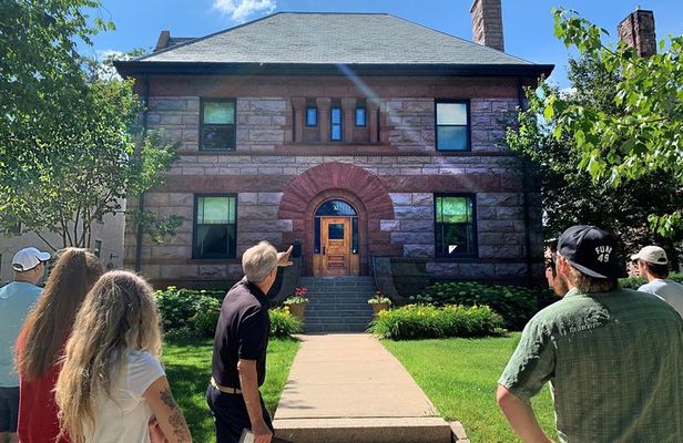 Walking St. Paul Summit Ave. Victorian Homes Tour