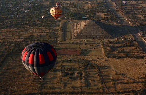 Teotihuacan shared Hot Air Balloon Ride and Private Tour
