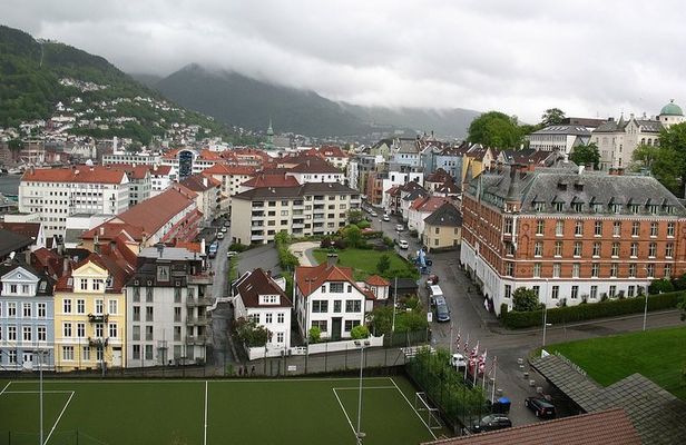 Swords in Rock monument and Stavanger highlights private tour