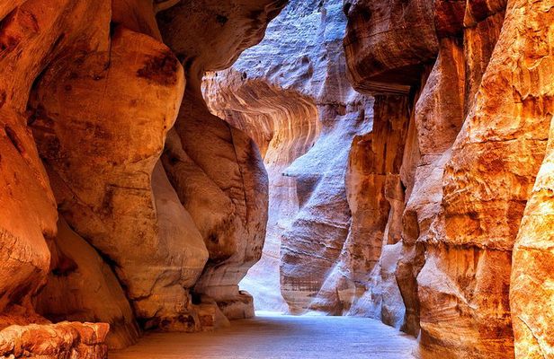 2-Night Private Jordan Gem Tour: Petra, Wadi Rum, and Aqaba from