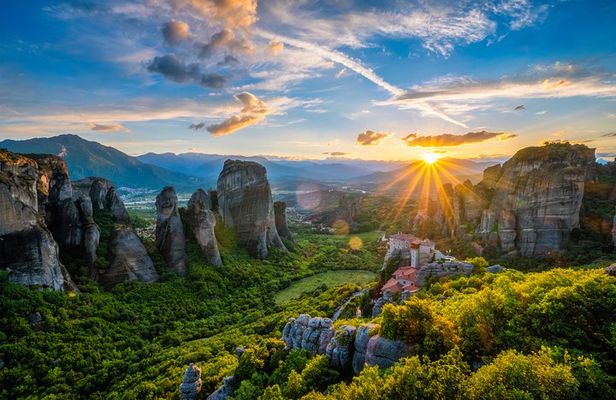 Mercedes Private Tour to Meteora - Thermopylae 300 SPARTANS