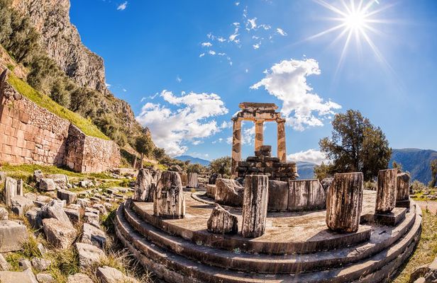 Mercedes Private Tour from Athens to Delphi and Arachova