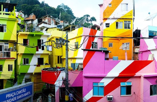 15 - Guided Tour to Santa Marta Favela