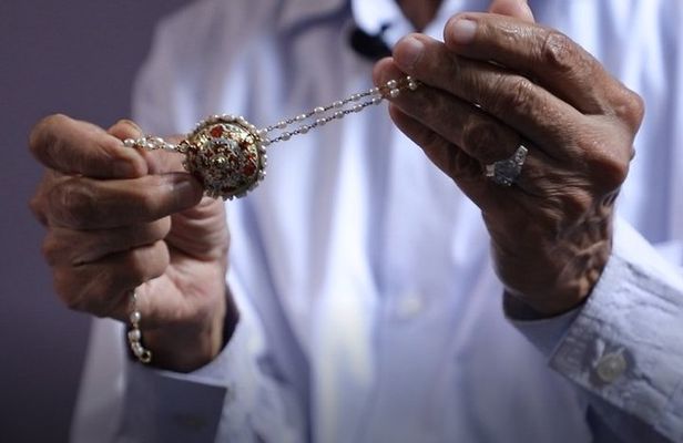 Make a Silver Pendant in Meenakari Experience in Jaipur