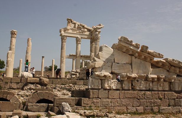 Pergamon Tour