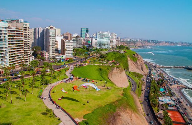 Miraflores, Barranco & San Isidro - Districts Tour (Small Group)