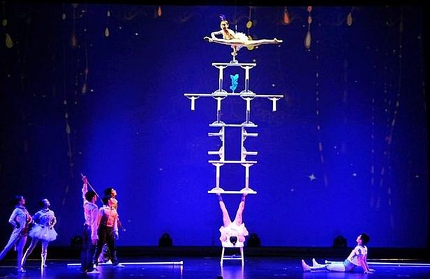 Shanghai Dinner and Acrobatics Show