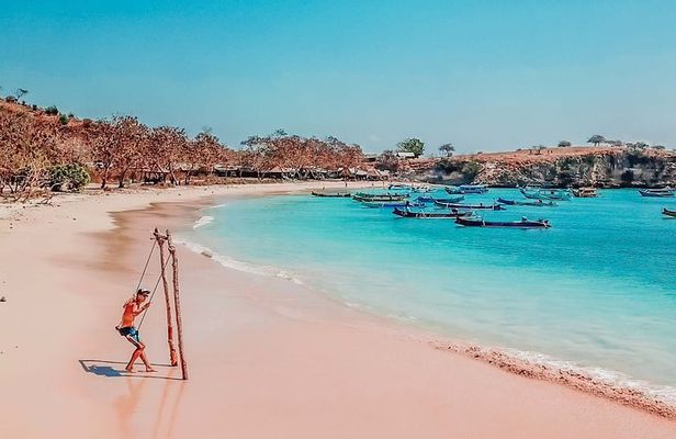 Pink Beach and Southeast Gili Islands Private Tour – Full Day