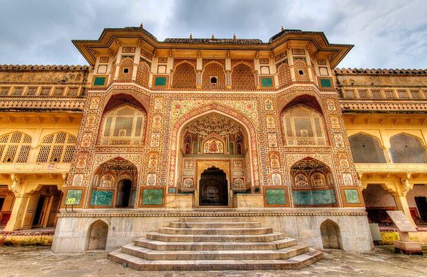 7 Day Golden Triangle Tour { Delhi Agra Jaipur Tour }