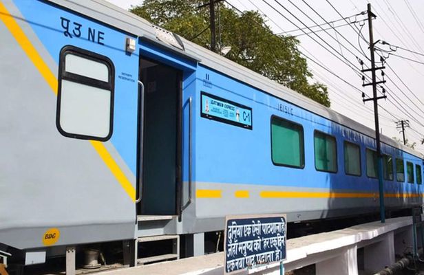 Taj Mahal Day Tour By Gatimaan Express Train