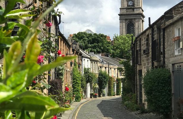 Private Edinburgh City 4-Hour Tour in a Premier Classic LEVC TXE