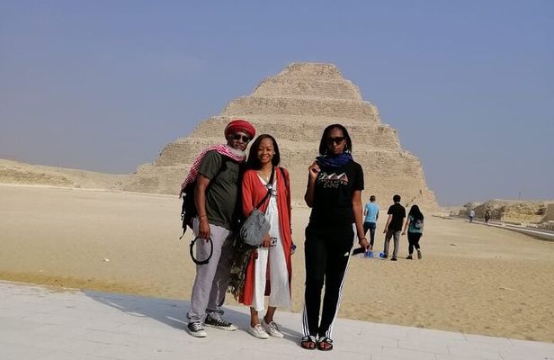 Private Day Tour to Giza Pyramids And Sakkara Step Pyramid 