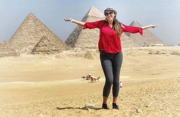 Cairo Combo Tour to Giza Pyramids, Sphinx, Egyptian Museum & Coptic Cairo+ Lunch