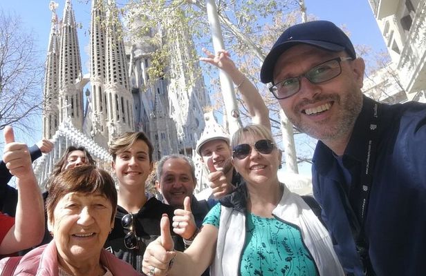 Sagrada Familia & Barcelona Small Group Tour with Hotel Pick-up