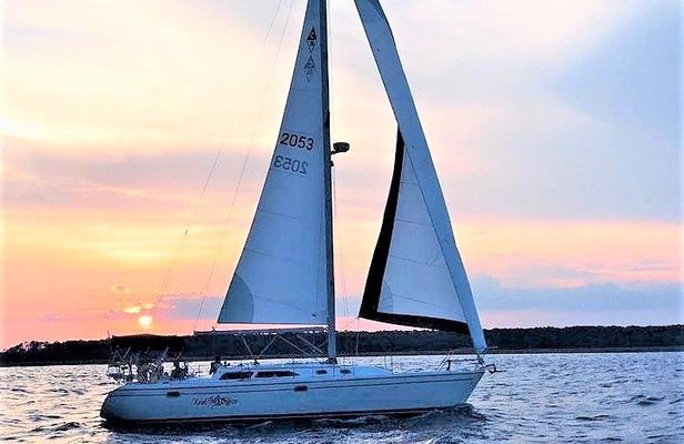 Private Hilton Head Sunset Sailing Tour with Dolphin Watching