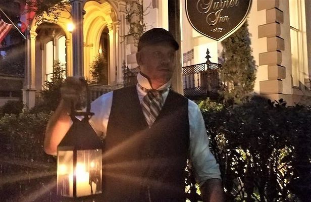 Savannah History and Haunts Candlelit Ghost Walking Tour