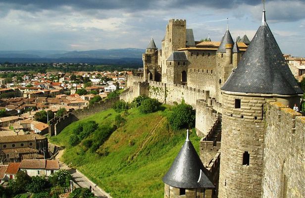 Private 2-hour Walking Tour of Carcassone with official tour guide