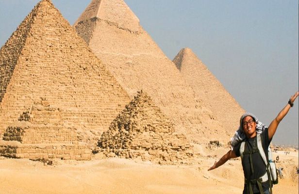 Private Giza Pyramids Sphinx and Memphis Day Tour with Lunch