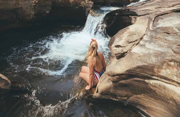 Arugam Bay to Ella Shuttle & Upper Diyaluma Waterfall Hike