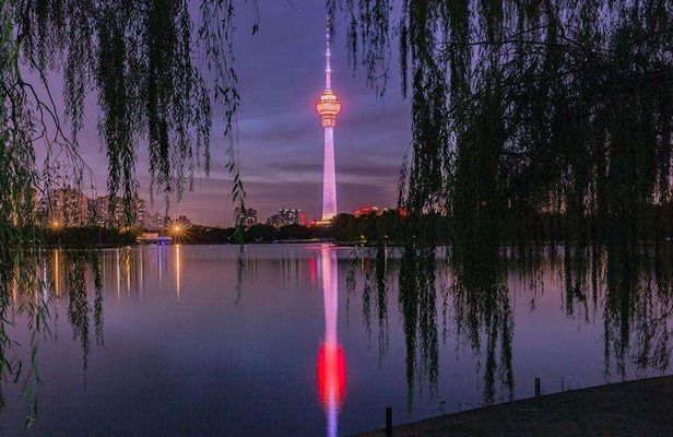 Half Day Tour: Summer Palace, Yuyuantan Park with CCTV Tower Dinning Experience
