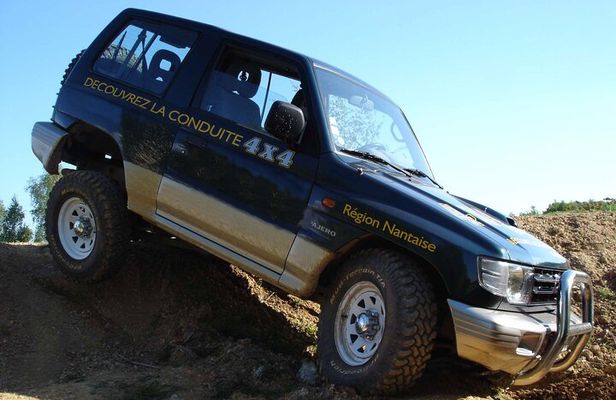 4x4 crossing in a Private Estate in Pays de Loire