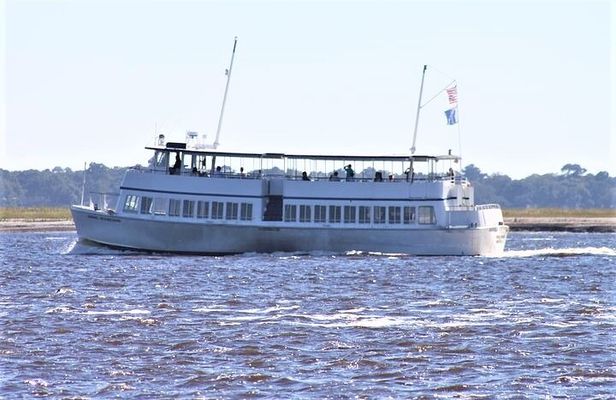 1.5-Hour Charleston Harbor Cruise with Live Narration