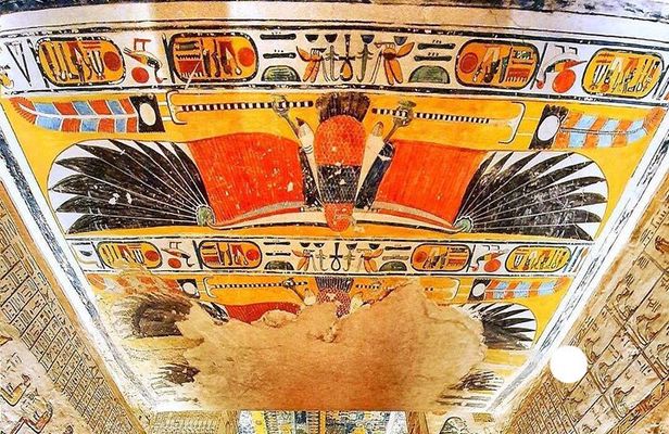 Valley of the Kings, Hatsheput and Habu Temples Tour from Luxor