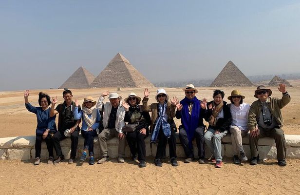 Full-Day Private Tour to Pyramids of Giza and Egyptian Museum