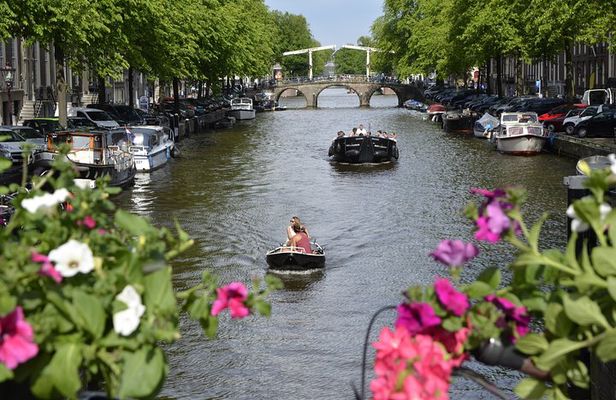 Private Day Trip Tour Rotterdam to Amsterdam with a local