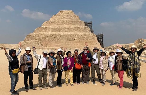 Full-Day Private Tour of Pyramids of Giza, Sakkara and Dahshur