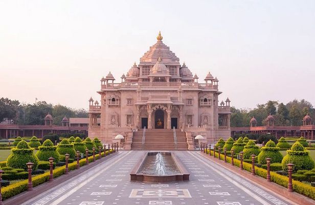 Day Trip to Gandhinagar (Guided Full Day Sightseeing Tour from Ahmedabad)