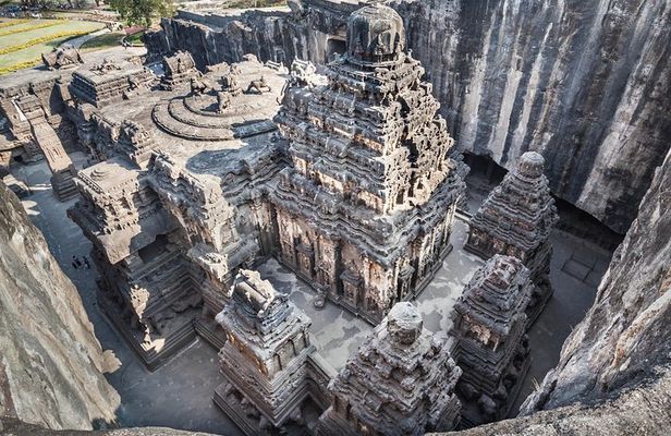 Day Trip to Ellora Caves & Daulatabad Fort (Guided Tour by Car from Aurangabad)