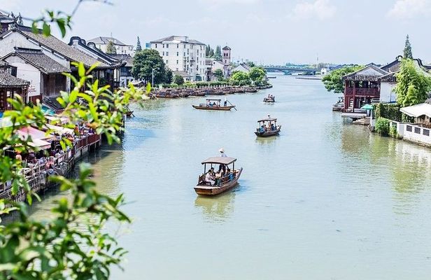 Zhujiajiao Ancient Water Town Private Tour and Maglev Train Experience 