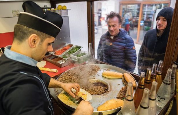 Istanbul Street Food Tour: Bosphorus ferry, Kadıköy and Moda