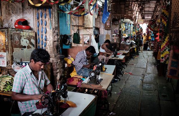 Vibrant Markets of Madurai(2 Hours Guided Walking Tour)