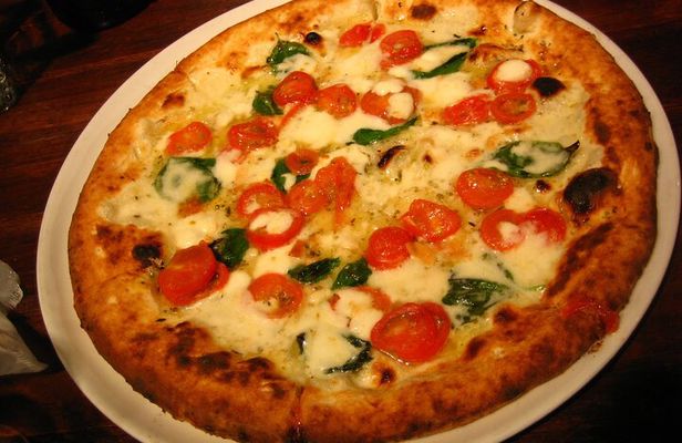 Private tour of Pizza Invention in Naples & cooking it with a local