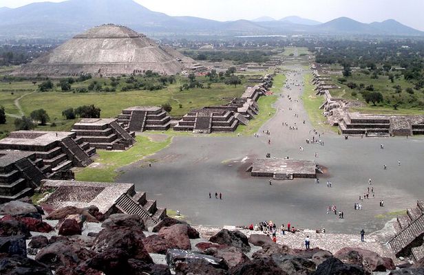 Private Tour: Teotihuacan Pyramids and Shrine of Guadalupe with lunch