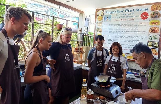 Easy Thai Cooking and Coconut Oil Workshop in Phuket