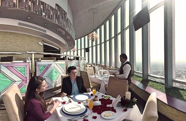 Private Tour: Dinner at the largest revolving restaurant in the world