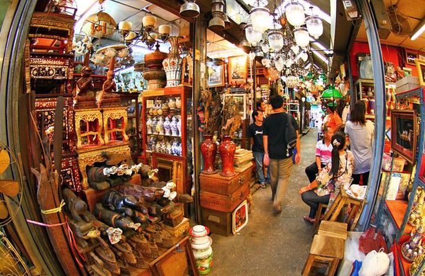 Private Exclusive Guided Chatuchak Weekend Market Shopping Tour