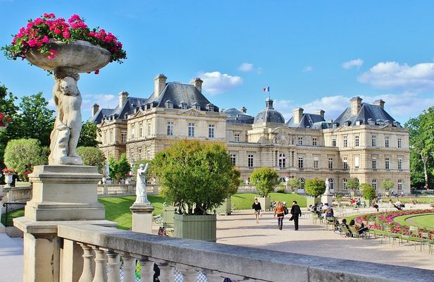 Surprise Walk of Luxembourg with a Local
