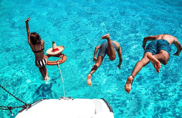 Snorkeling Catamaran to Isla Mujeres from - Joluga 