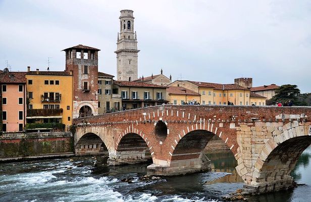 Private Day Tour from Venice to Verona with local tour guide and fast trains