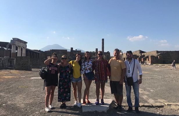 Small group Pompeii guided tour