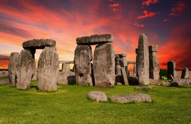 Windsor, Stonehenge and Bath Trip from London